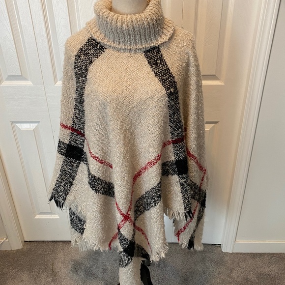 Accessories - Women’s Turtleneck Pauncho